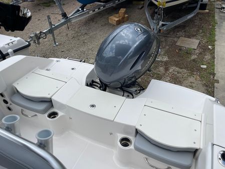 Robalo R180 Center Console image