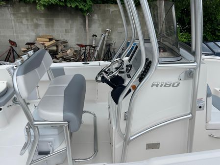 Robalo R180 Center Console image