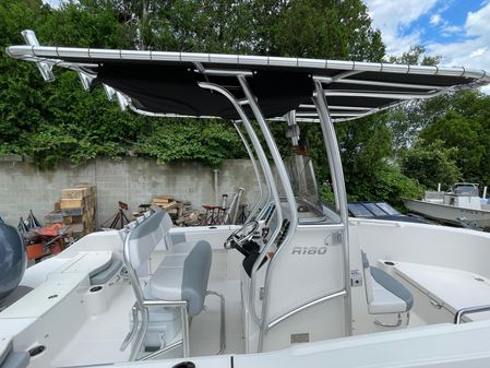 Robalo R180 Center Console image