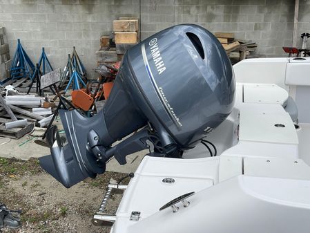 Robalo R180 Center Console image