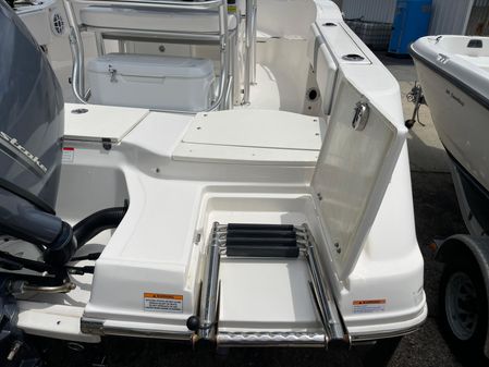 Robalo R180 Center Console image