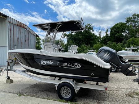 Robalo R180 Center Console image