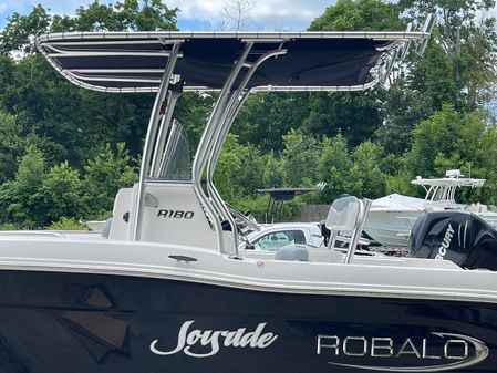 Robalo R180 Center Console image