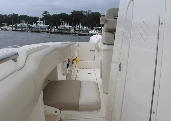 Boston Whaler 250 Outrage image