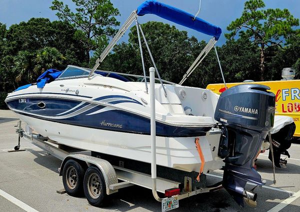 Hurricane 2400-SUNDECK-OUTBOARD image