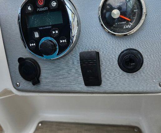 Hurricane 2400-SUNDECK-OUTBOARD image