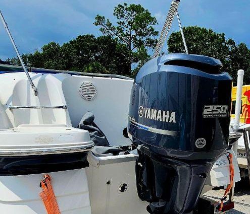 Hurricane 2400-SUNDECK-OUTBOARD image