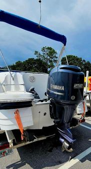 Hurricane 2400-SUNDECK-OUTBOARD image