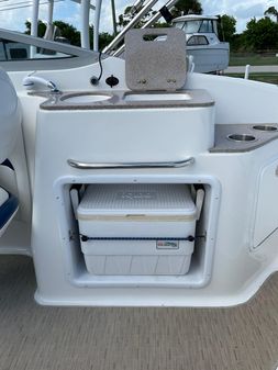 Hurricane 2400-SUNDECK-OUTBOARD image