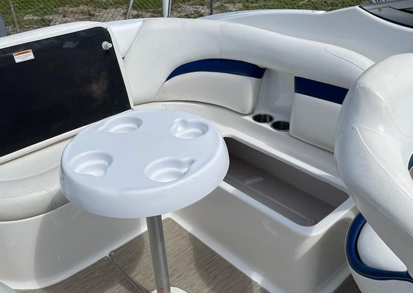 Hurricane 2400-SUNDECK-OUTBOARD image