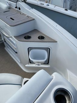 Hurricane 2400-SUNDECK-OUTBOARD image