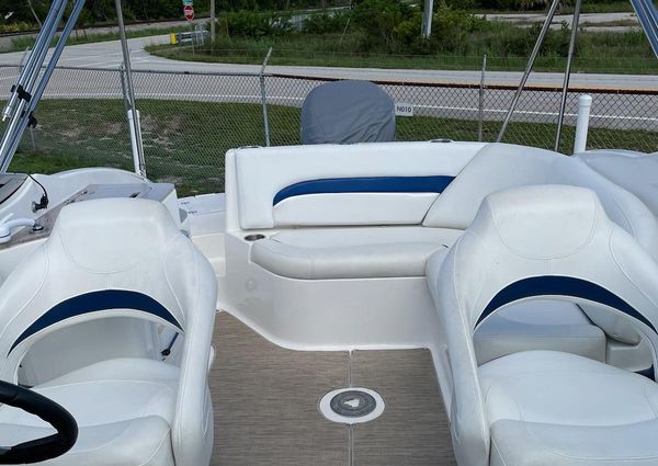 Hurricane 2400-SUNDECK-OUTBOARD image