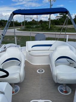 Hurricane 2400-SUNDECK-OUTBOARD image