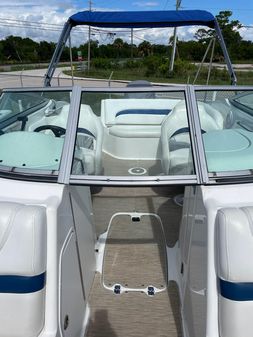 Hurricane 2400-SUNDECK-OUTBOARD image