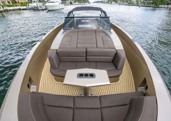 Vanquish Yachts VQ45 image