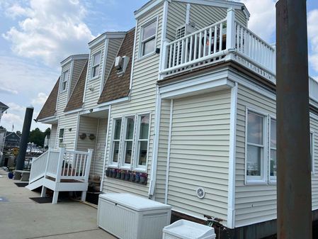 Global Boatworks 40 Floating Home image