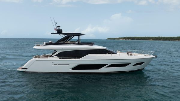 Ferretti Yachts 720 