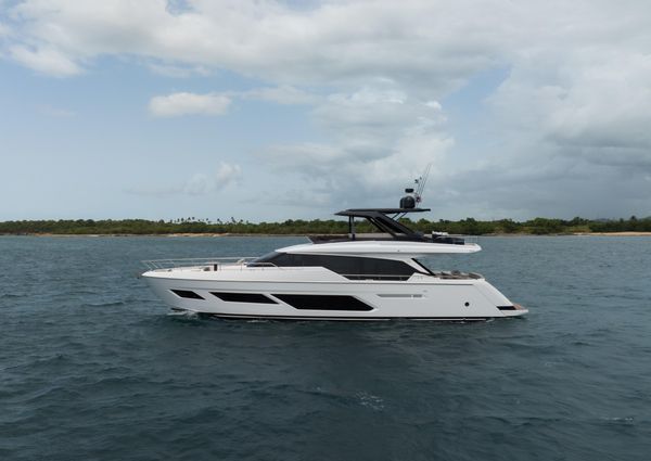 Ferretti Yachts 720 image