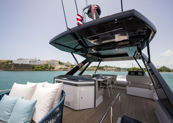 Ferretti Yachts 720 image