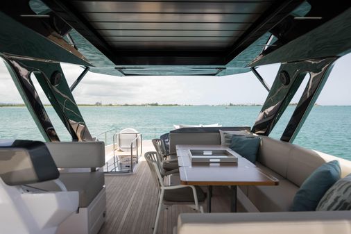 Ferretti Yachts 720 image