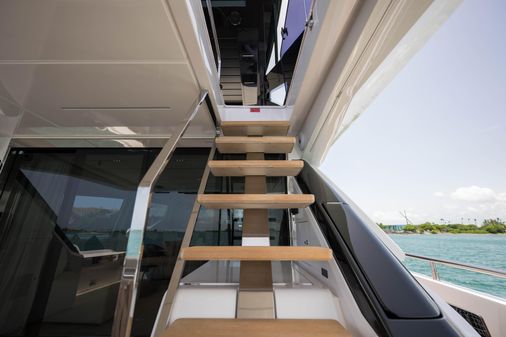 Ferretti Yachts 720 image