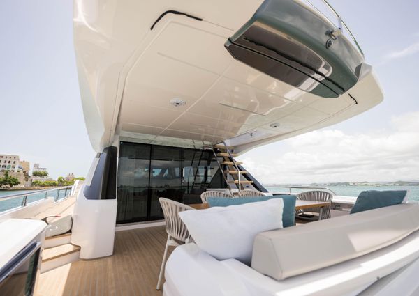 Ferretti Yachts 720 image