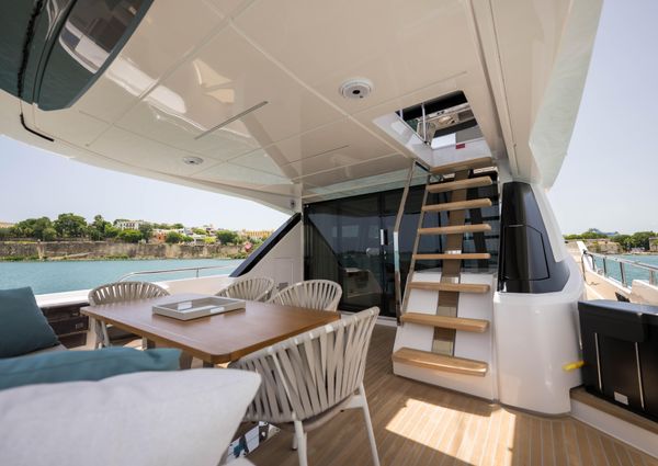 Ferretti Yachts 720 image