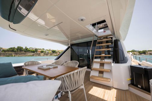 Ferretti Yachts 720 image