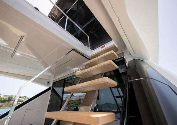 Ferretti Yachts 720 image