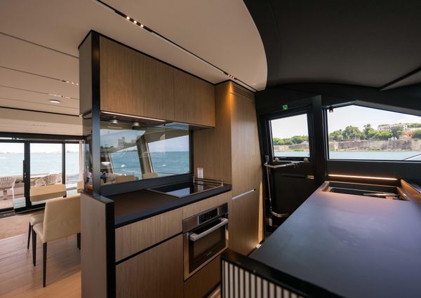 Ferretti Yachts 720 image