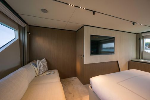 Ferretti Yachts 720 image