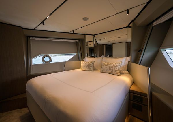 Ferretti Yachts 720 image