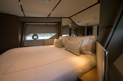 Ferretti Yachts 720 image