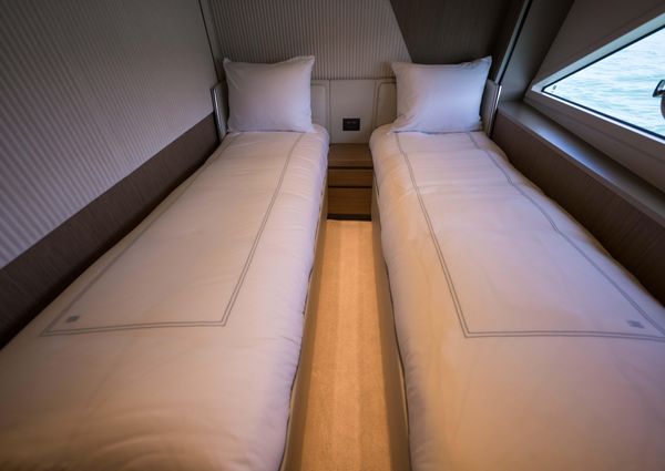 Ferretti Yachts 720 image