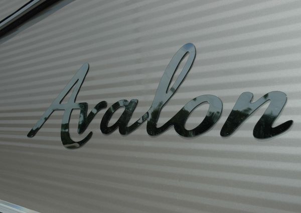 Avalon CATALINA-ENTERTAINER-TRI-TOON image