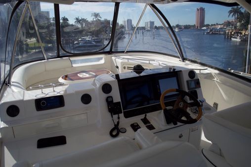 Sea Ray 550 Sedan Bridge image