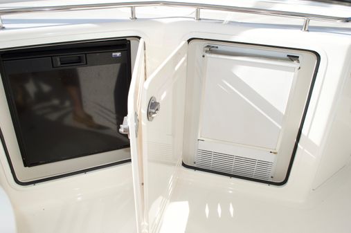 Sea Ray 550 Sedan Bridge image