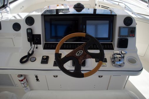 Sea Ray 550 Sedan Bridge image