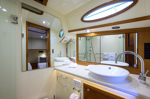 Palm Beach Motor Yachts PB55 Flybridge image