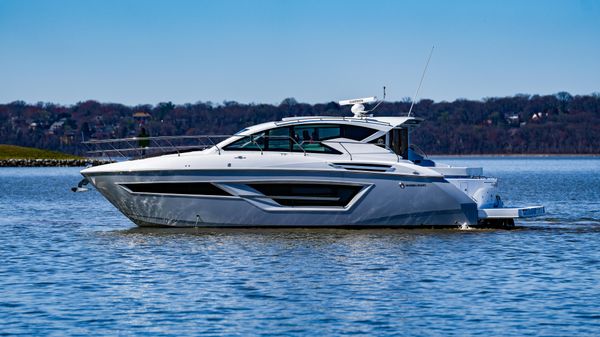 Cruisers Yachts Cantius 