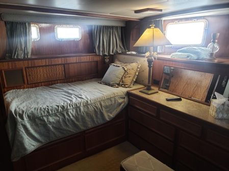 Hatteras Cabin Cruiser 53 image