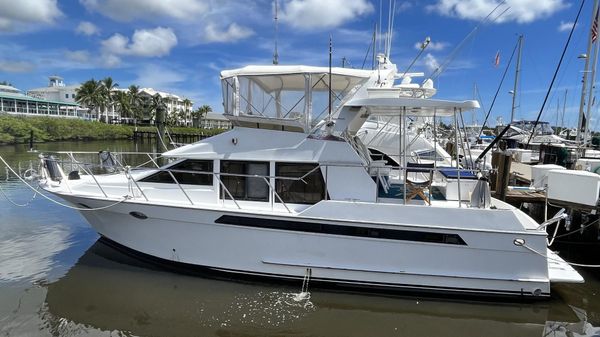Ocean Alexander 420 Sun Deck Cockpit Motor Yacht