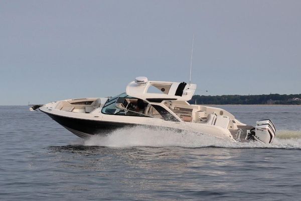 Sea Ray SLX 350 OB - main image
