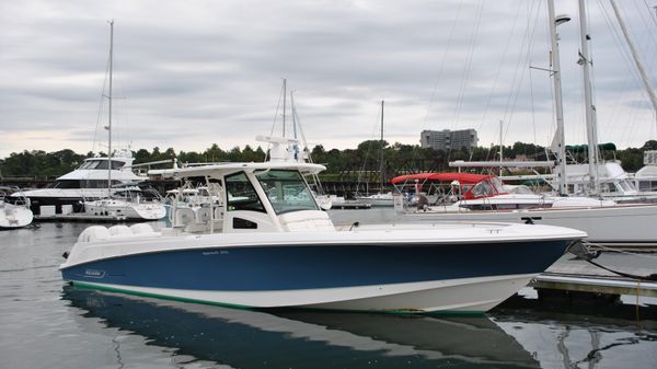 Boston Whaler 370 Outrage