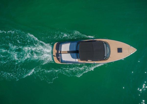 Canard Yachts eMotion HYBRID image