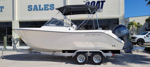 Cobia 220 Dual Console image