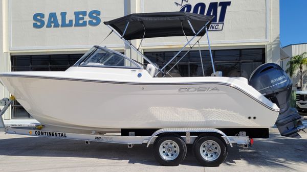 Cobia 220 Dual Console