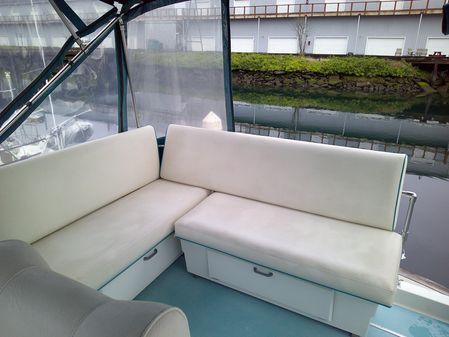 Tollycraft 37' Sedan image