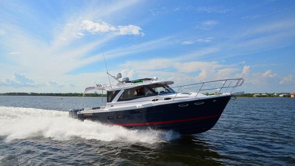 Cutwater C-302 Coupe
