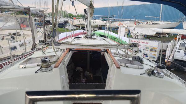 Beneteau Mooring 38 image